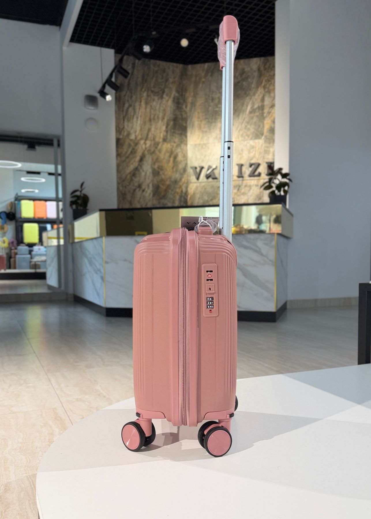Чемодан из полипропилена ручная кладь Wizz Air Ryanair пудра Low-P-02 фото
