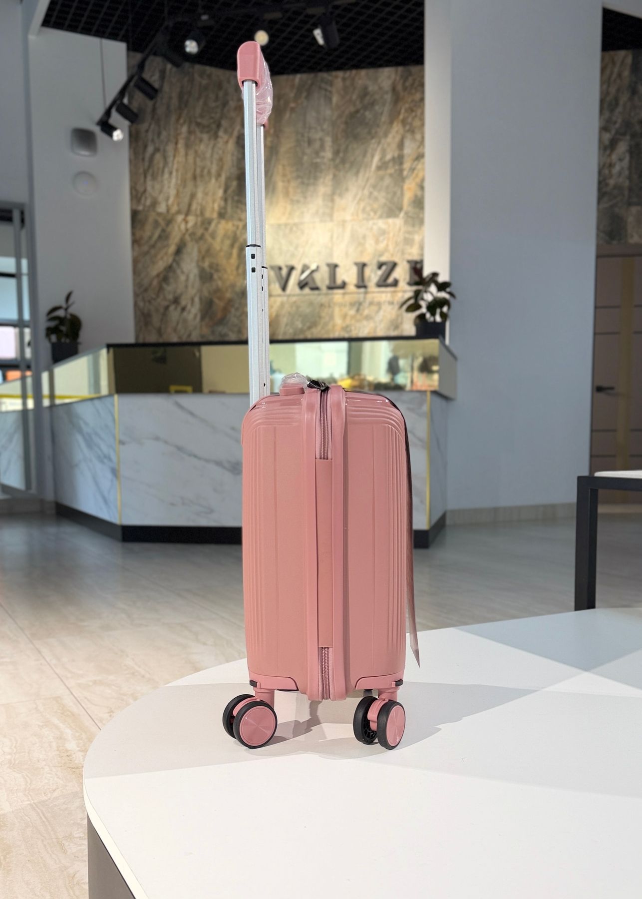 Чемодан из полипропилена ручная кладь Wizz Air Ryanair пудра Low-P-02 фото