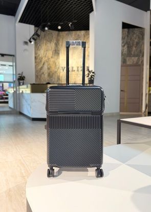 Средний Smart чемодан из поликарбоната с USB и отделением для ноутбука черный Smart-M фото
