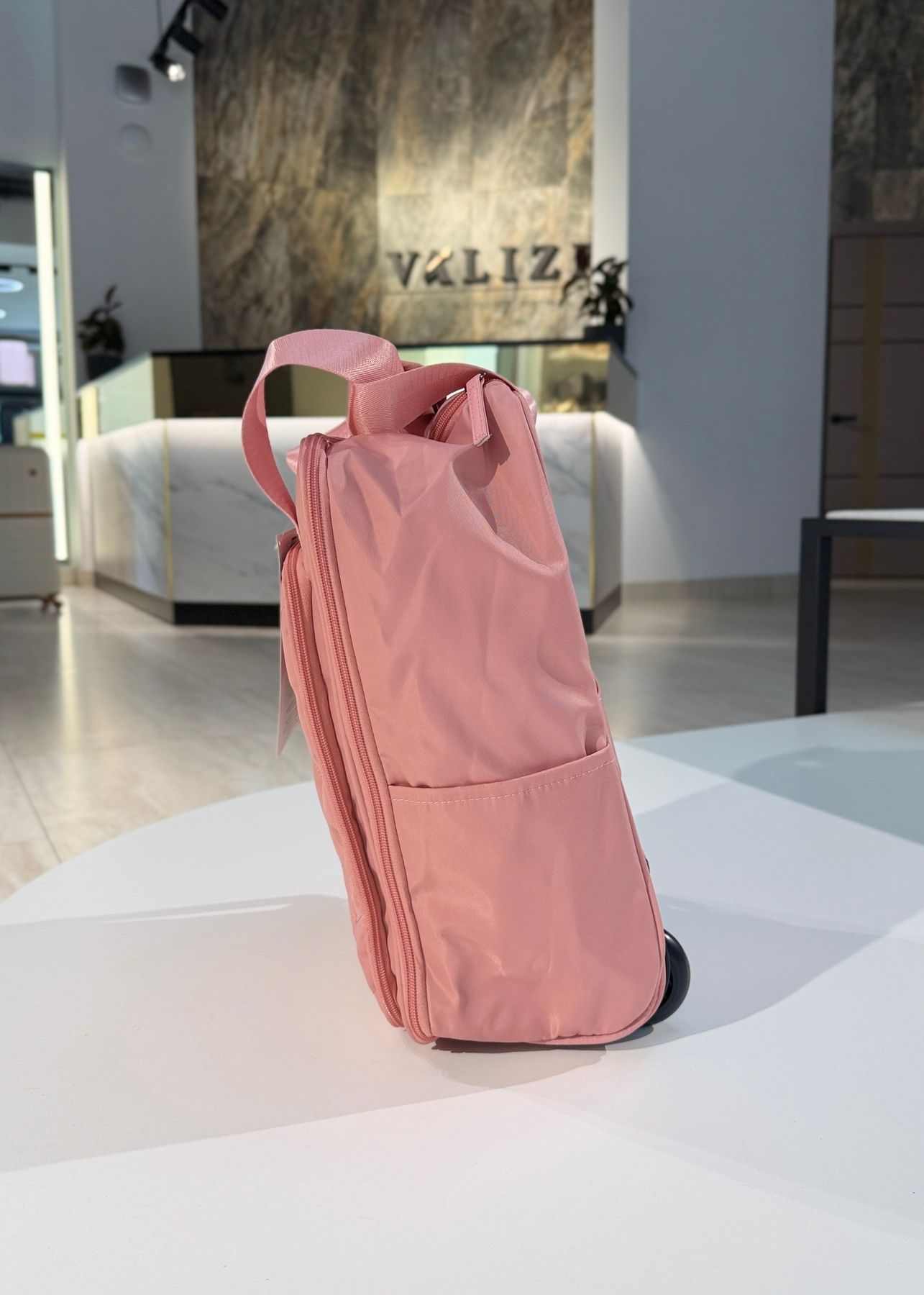 Сумка - валіза на колесах ручна поклажа для Wizz Air Ryanair рожева Low-Bag-2 фото