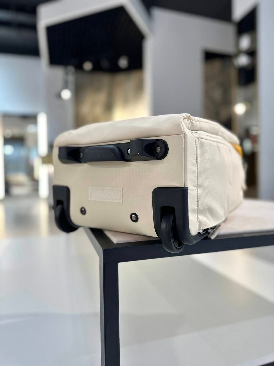 Сумка-рюкзак на колесах для лоукостов 40х30х20 синий Low-Bag-3 фото