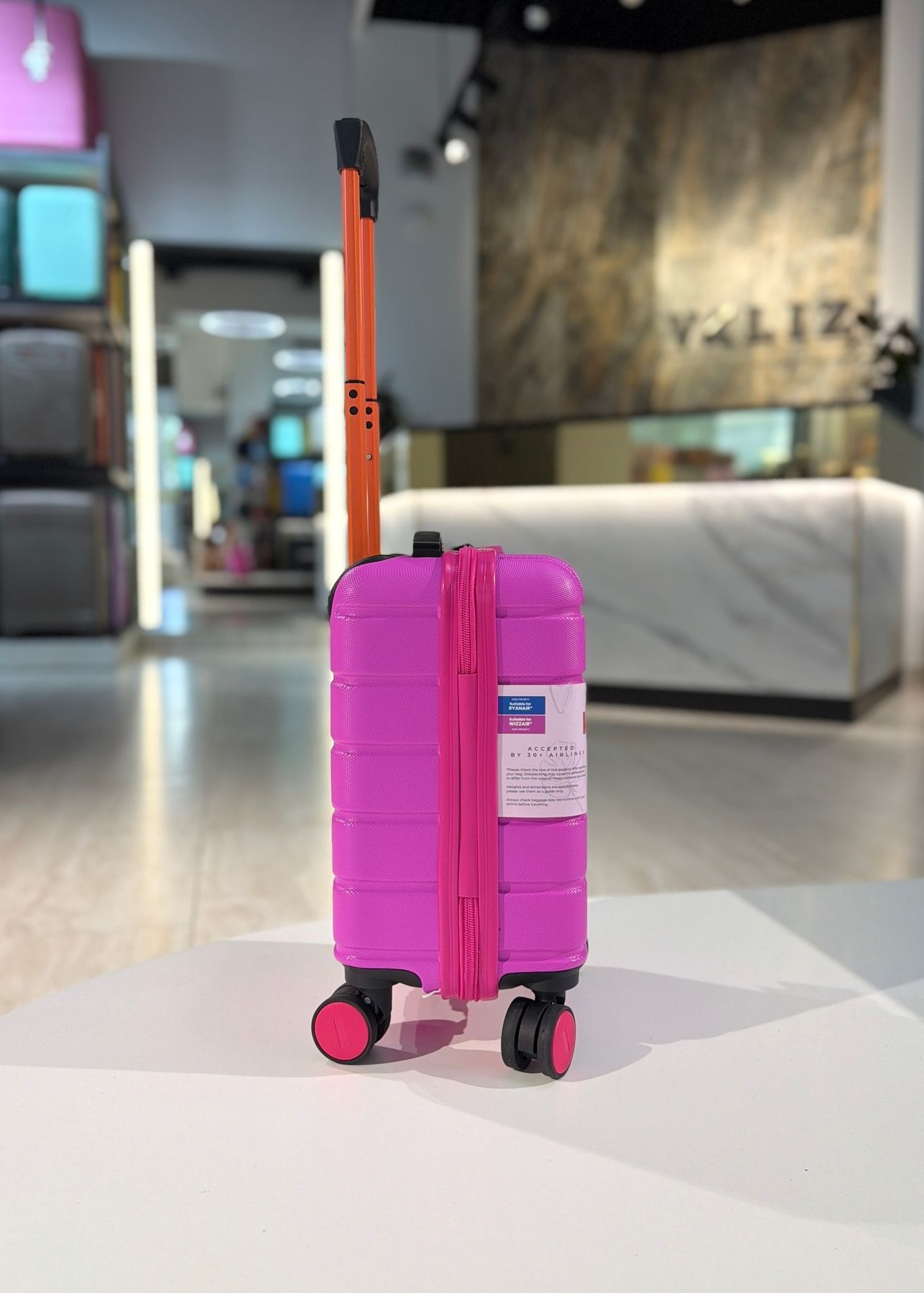 Чемодан 40х25х20 см ручная кладь Wizz Air Ryanair барби SLB-2054 фото
