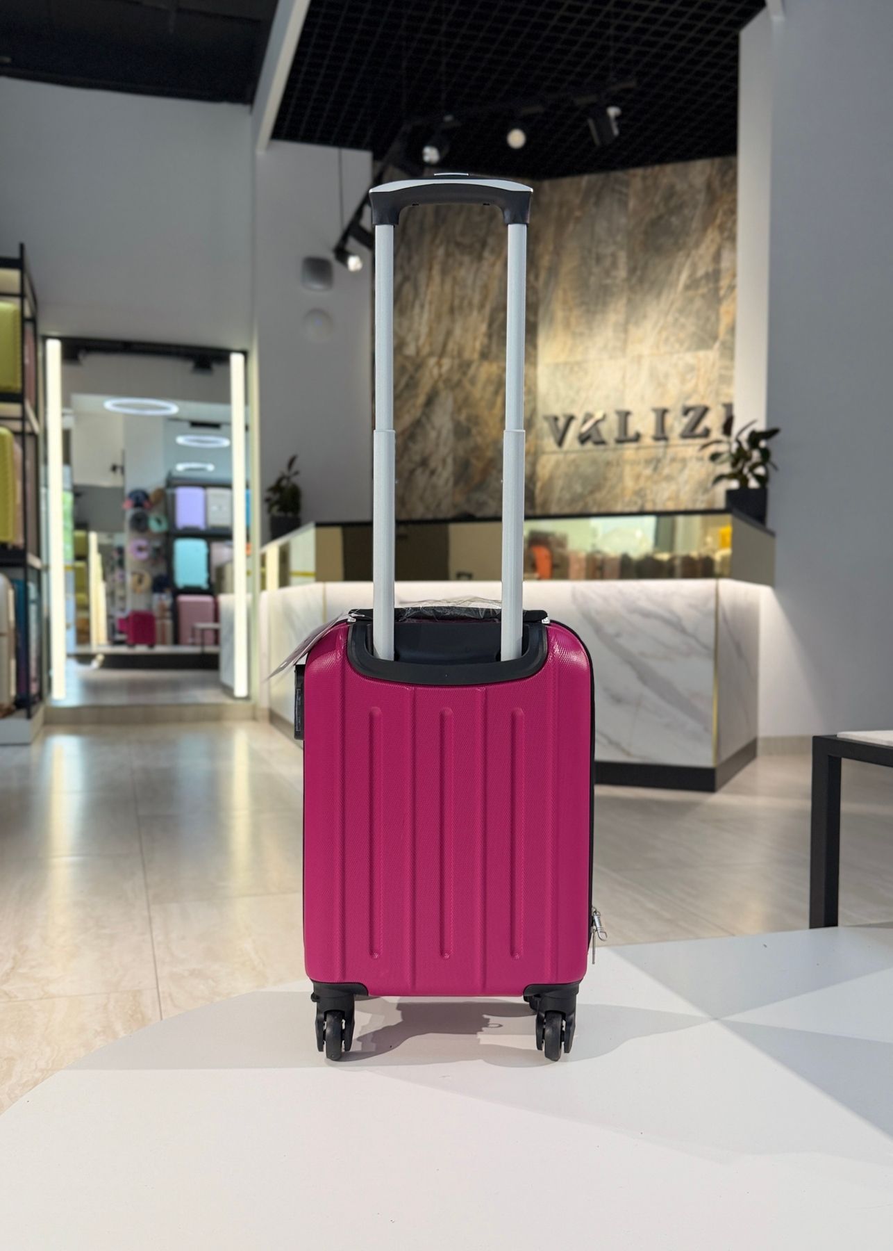 Чемодан ручная кладь Wizz Air Ryanair малиновый Low-K1 фото