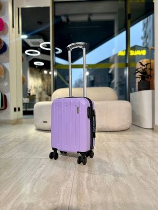Чемодан пластиковый ручная кладь Wizz Air Ryanair лиловый Low-K фото