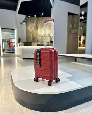 Чемодан из полипропилена ручная кладь Wizz Air Ryanair бордо Low-P фото