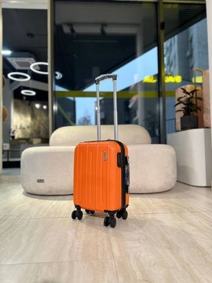 Чемодан пластиковый ручная кладь Wizz Air Ryanair оранжевый Low-K фото