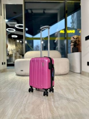 Чемодан пластиковый ручная кладь Wizz Air Ryanair барби Low-K фото