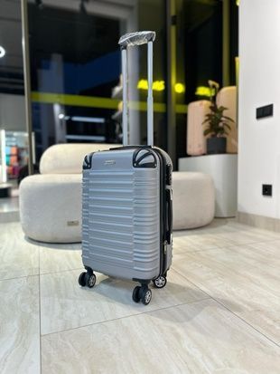 Валіза пластикова для ручної поклажі S+ (55 см) срібло K-01-S+ фото