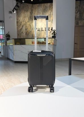 Чемодан из полипропилена ручная кладь Wizz Air Ryanair черный Low-P02 фото