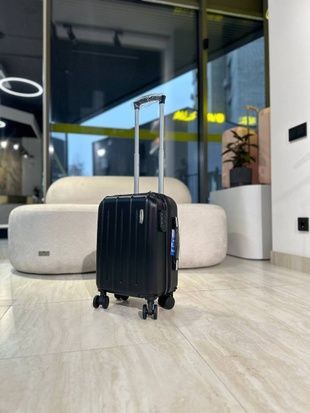 Чемодан пластиковый ручная кладь Wizz Air Ryanair черный Low-K фото