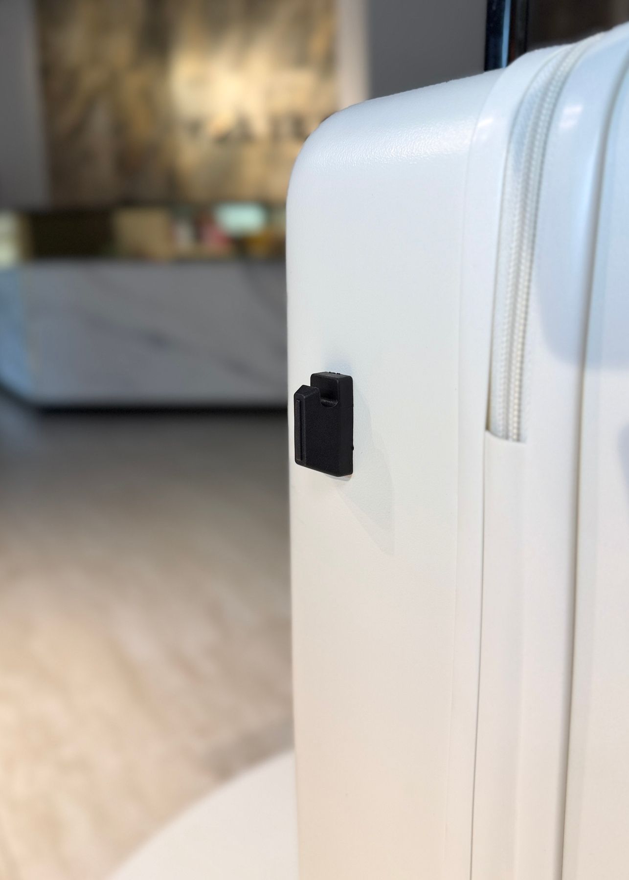 Средний Smart чемодан из поликарбоната с USB и отделением для ноутбука черный Smart-M фото